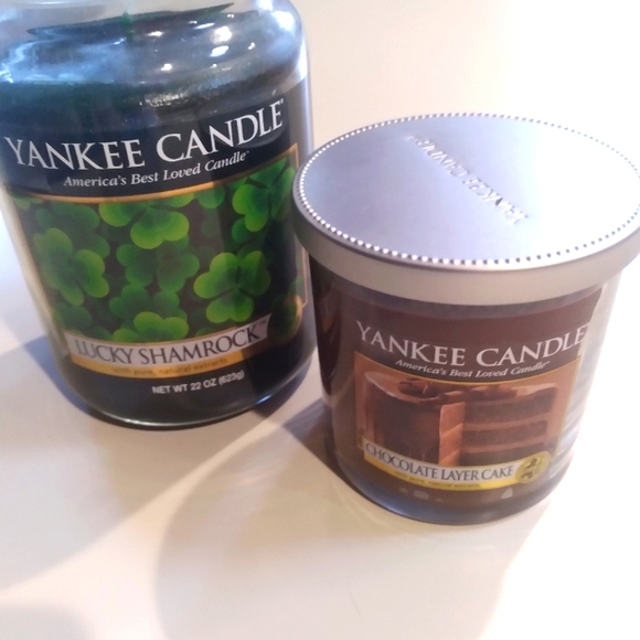 💥 TWO Yankee Candles! Lucky Shamrock & Chocolate Layer Cake. PLUS Shamrock top!